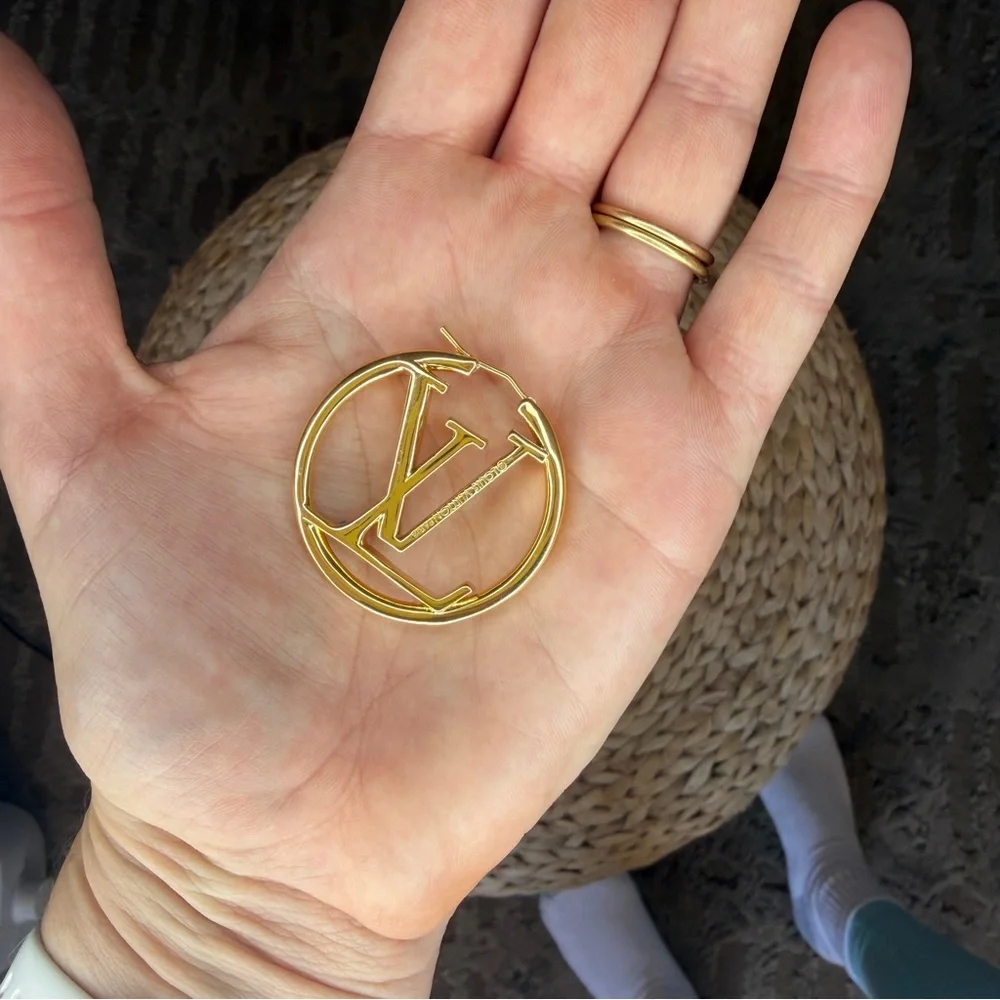 NEW Louis Vuitton Louise Hoop GM Gold Earrings 1.5in